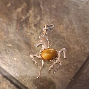 VINTAGE HORSE PENDANT
